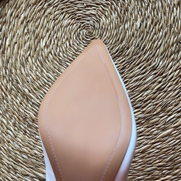 New banana republic white Madison pump heels - Picture 8 of 9